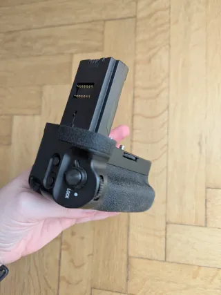 Impugnatura Sony VG-C2EM per Alpha 7 III