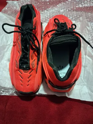 Zapatillas Nike Rojas Talla 43 precio algo negocia