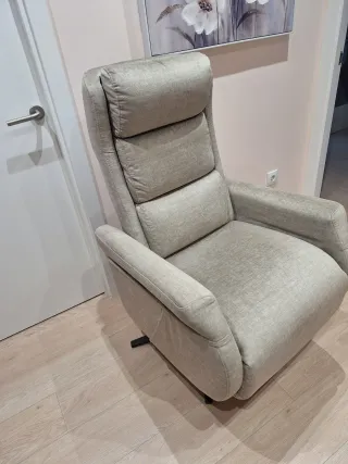 Sillón relax giratorio con plato y respaldo