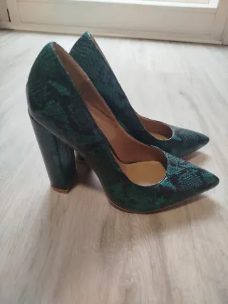 Zapatos de tacón EGO serpiente verde esmeralda.37