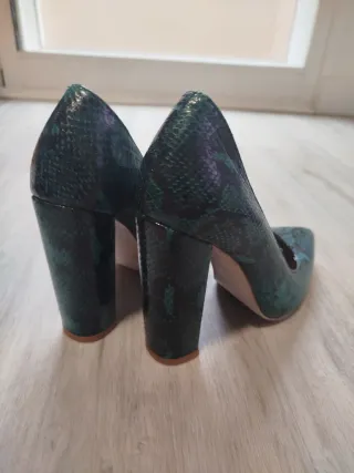Zapatos de tacón EGO serpiente verde esmeralda.37