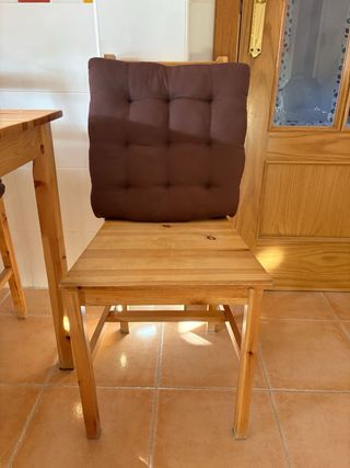 Mesa de cocina de madera con 4 sillas