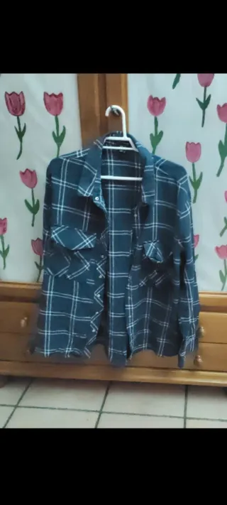 Camisa de cuadros azul y blanco,precio individual