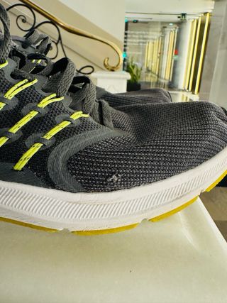 Zapatillas Nike Running Negras y Amarillas