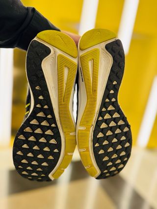 Zapatillas Nike Running Negras y Amarillas