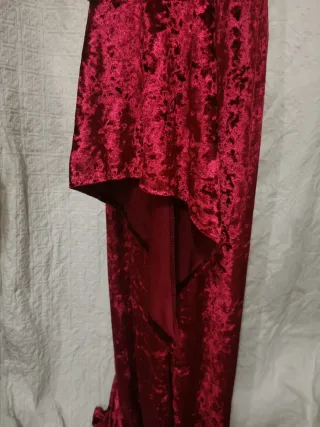 Vestido medieval gótico rojo y dorado