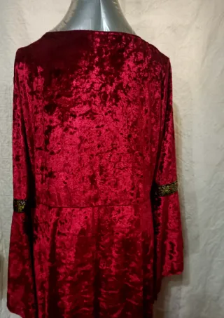 Vestido medieval gótico rojo y dorado