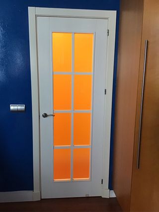 Puertas lacadas en blanco.
