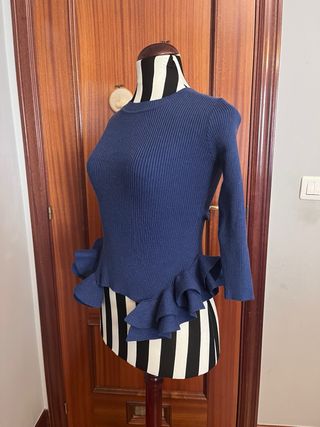 Jersey azul intenso con volantes