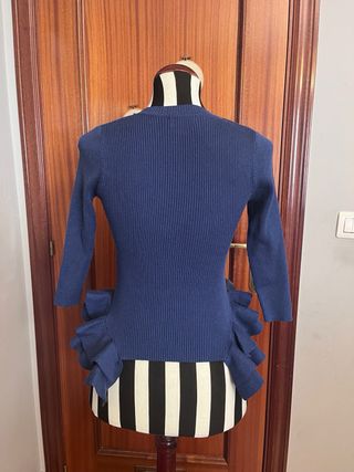 Jersey azul intenso con volantes