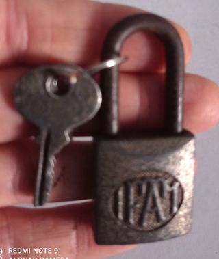 CANDADOS y LLAVES sueltas de distintas épocas