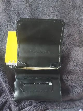 Bolsa porta tabaco labios rojos