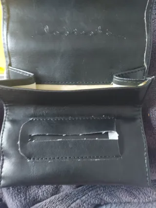 Bolsa porta tabaco labios rojos