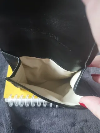 Bolsa porta tabaco labios rojos