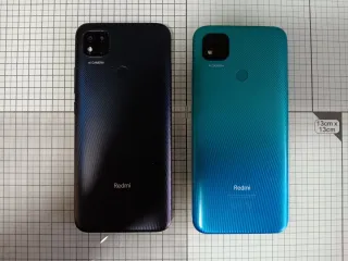 Due Xiaomi Redmi 9C 32GB Nero e Verde
