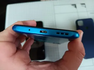 Due Xiaomi Redmi 9C 32GB Nero e Verde