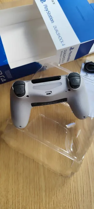 Mando Plays 4 Plata nuevo