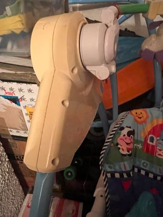 Columpio para bebé con juguetes