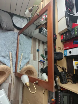 Espejo de madera y cristal para baño