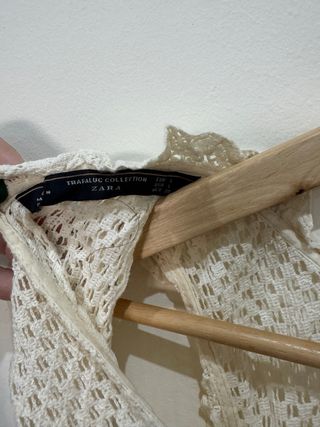 Camiseta de encaje beige