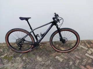 Bicicletta da MTB Orbea Alma Carbon 29". Anno 2022