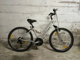Bicicleta trekking Trek Shift 2 talla S. Urbana