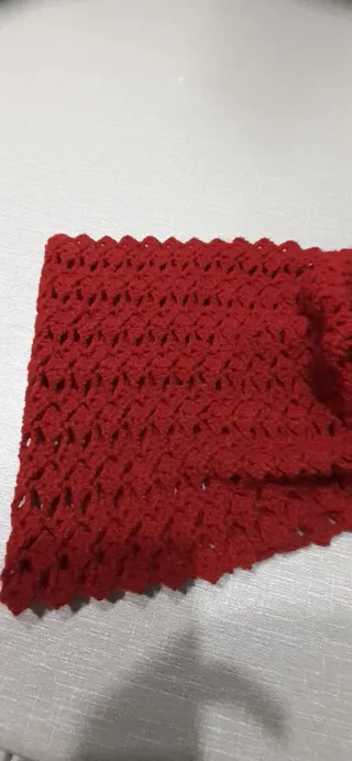 Scaldacollo rosso con gioiello