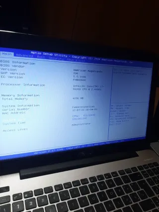 Tre computer macbook e due Asus