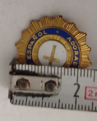 Insignias años50 ADORACION NOCTURNA Y OTRA FALANGE