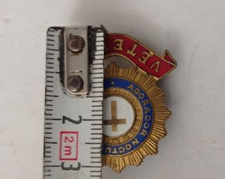 Insignias años50 ADORACION NOCTURNA Y OTRA FALANGE