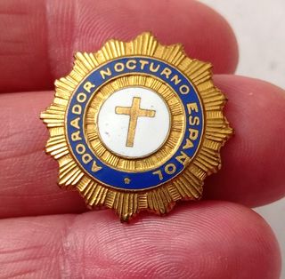 Insignias años50 ADORACION NOCTURNA Y OTRA FALANGE