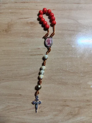 Rosario artesanal de hilo