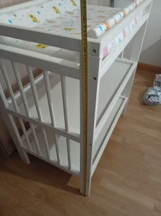 Cambiador de bebé blanco