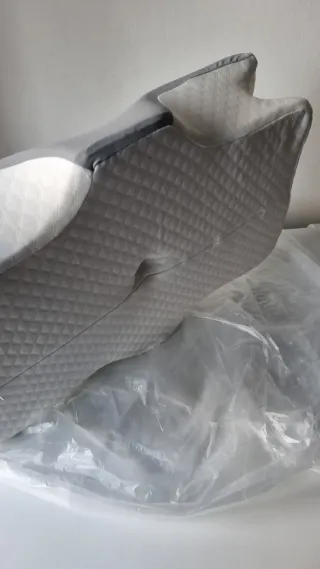 Cuscino cervicale ergonomico