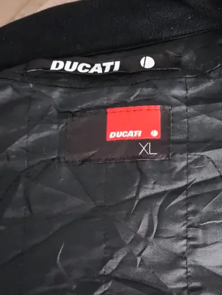 Chaqueta Ducati Moto Negra con protección
