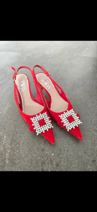 Zapatos Zara rojos con pedrería