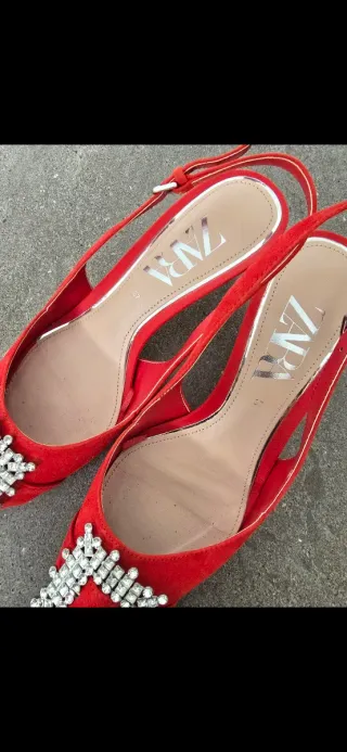 Zapatos Zara rojos con pedrería