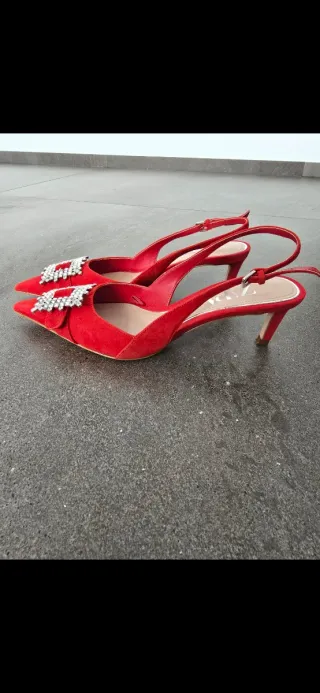 Zapatos Zara rojos con pedrería