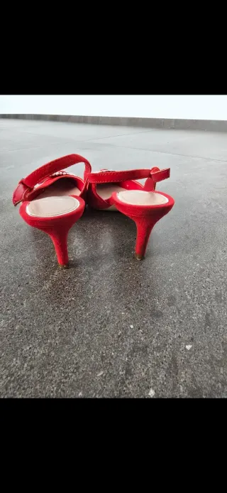 Zapatos Zara rojos con pedrería