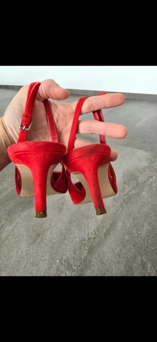 Zapatos Zara rojos con pedrería