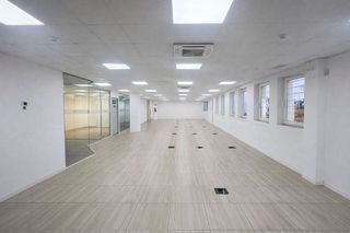 Oficina en alquiler en Tres Olivos - Valverde en Madrid