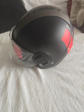 Casco Moto MT Negro y Rojo