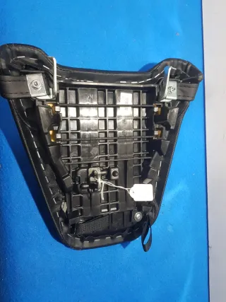 Asiento copiloto Honda CBR 650 R 2025 (roto)