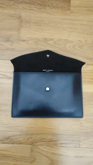 Porta pasaporte negro Saint Laurent