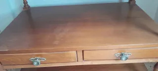 Mesa auxiliar madera maciza antigua