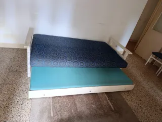 Sofá cama, sillones, mesa centro y juego comedor