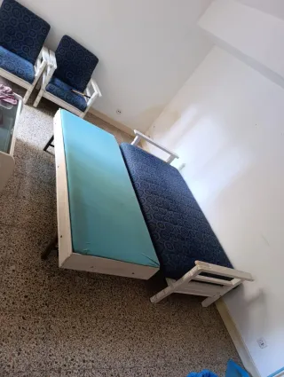 Sofá cama, sillones, mesa centro y juego comedor