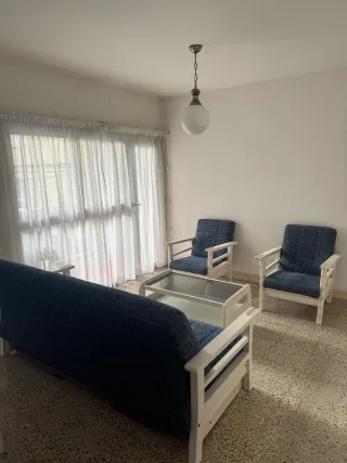 Sofá cama, sillones, mesa centro y juego comedor