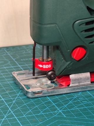 Sierra de calar BOSCH PST 680 E + 11 hojas sierra