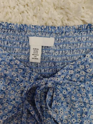 Maglia H&M fantasia floreale azzurra
